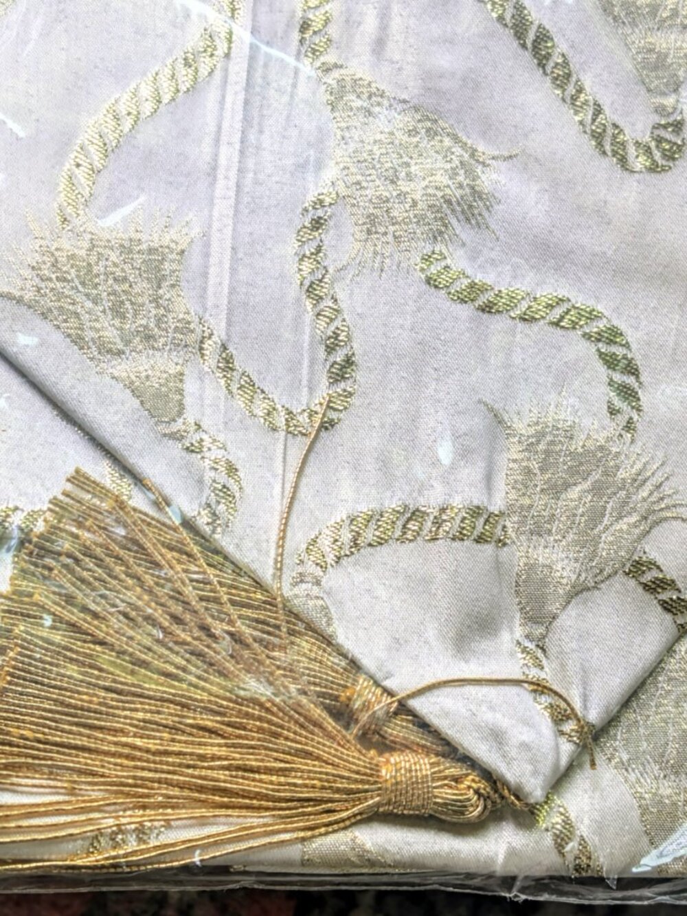 AMROSE ART LINENS Company's Coming "Gold Tassel" Runner & Napkins Set - NOS - Picture 3 of 5